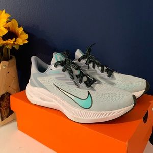 🏃🏽‍♀️Nike Running Sneakers - Zoom Winflo 7